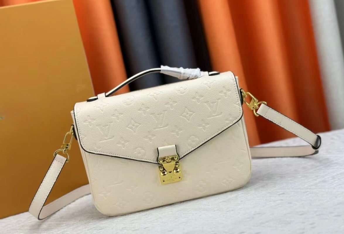 The Lexi purse