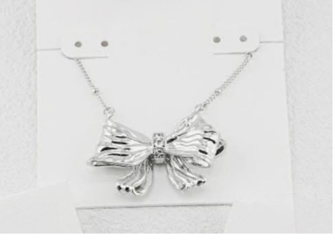 The bow necklace