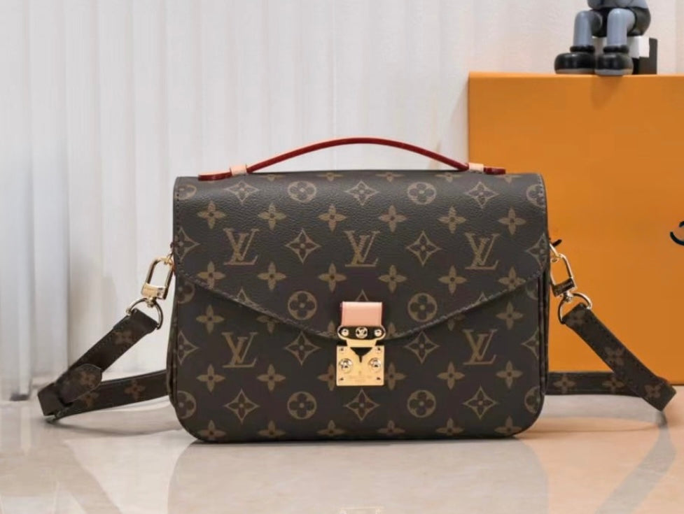 The Lexi purse