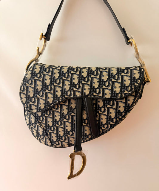 The Tia purse