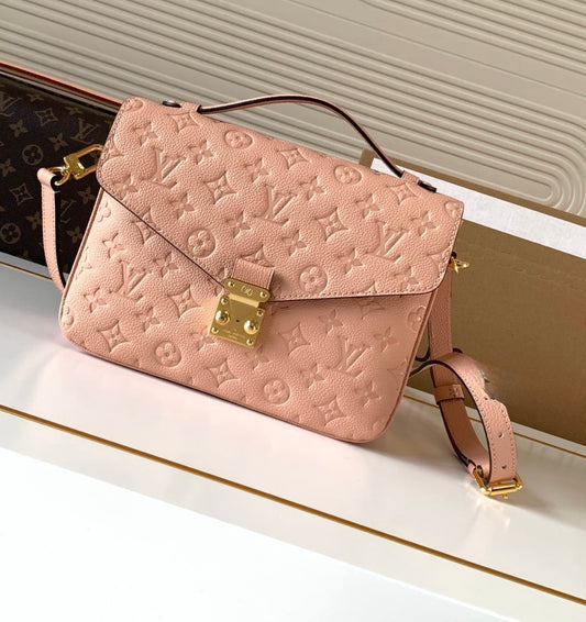 The Lexi purse