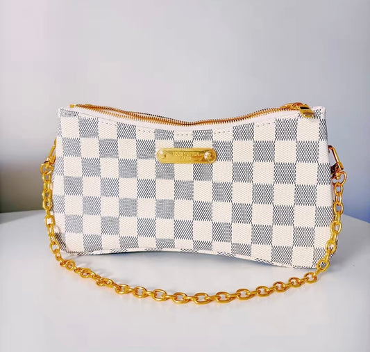 The Amelia purse