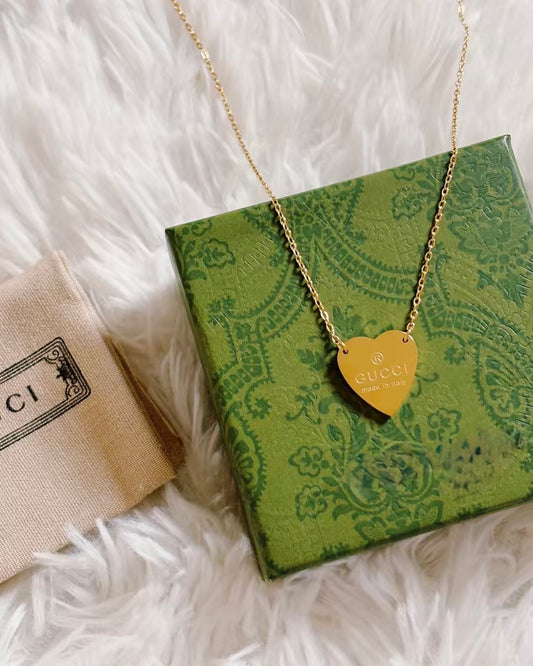 The heart necklace