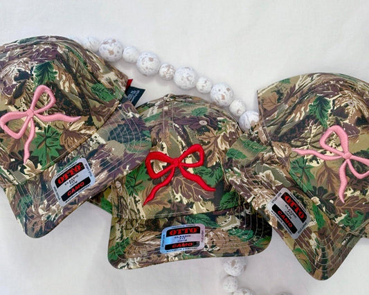 Camo bow trucker hat