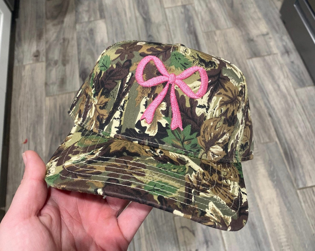 Camo bow trucker hat