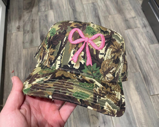 Camo bow trucker hat